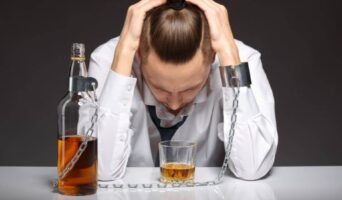 І щоб на ранок не боліла голова: як уникнути важкого похмілля